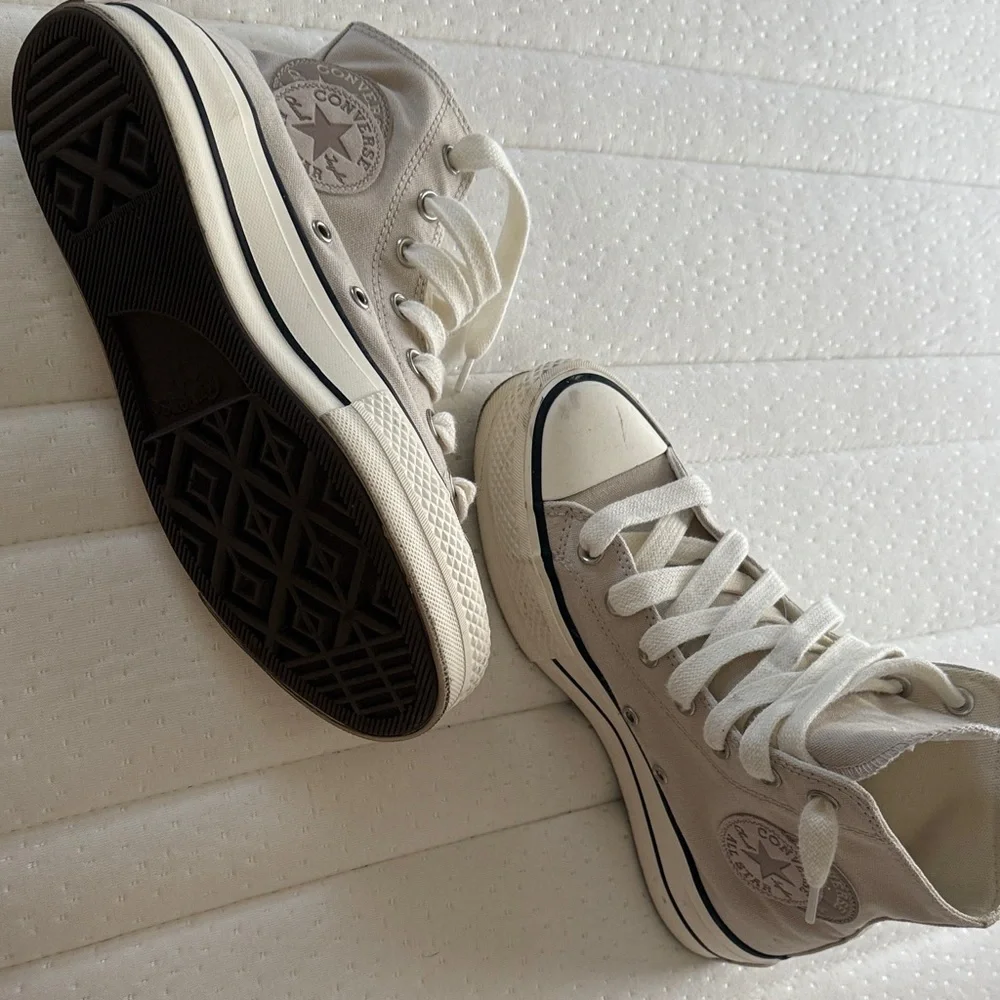 Converse All Star High-Tops in Soft Gray - Picture 4 of 4